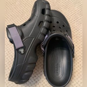 Crocs (Men’s 9, Women’s 11)